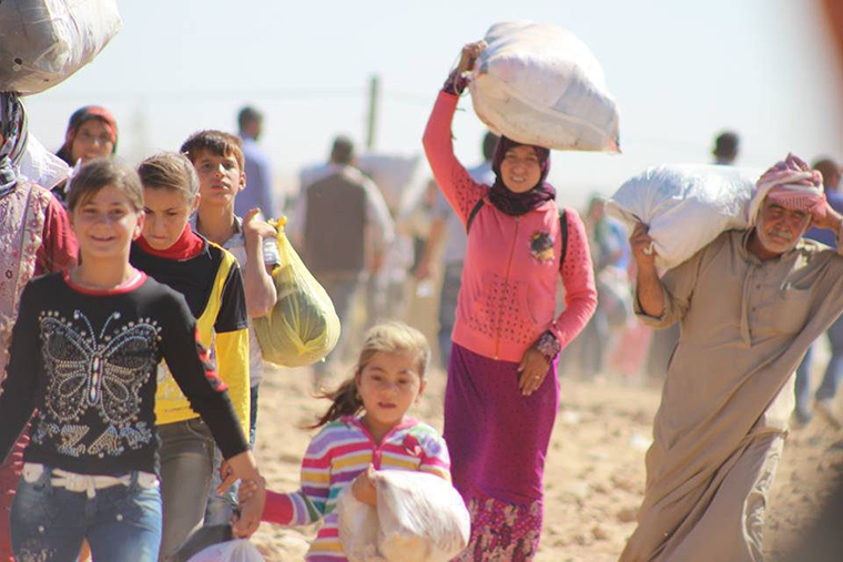 An image of Yezidi families fleeing ISIS militants