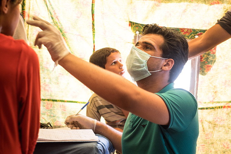 Dr. Nasir assesses displaced residents from Anbar Province, Iraq.